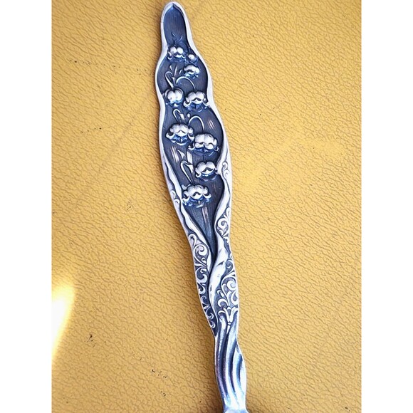 WHITING "LILY OF THE VALLEY " STERLING SILVER 6" TEASPOON NO MONOG. V - Picture 3 of 6